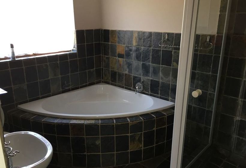 Пансион Travellers Nest Guesthouse