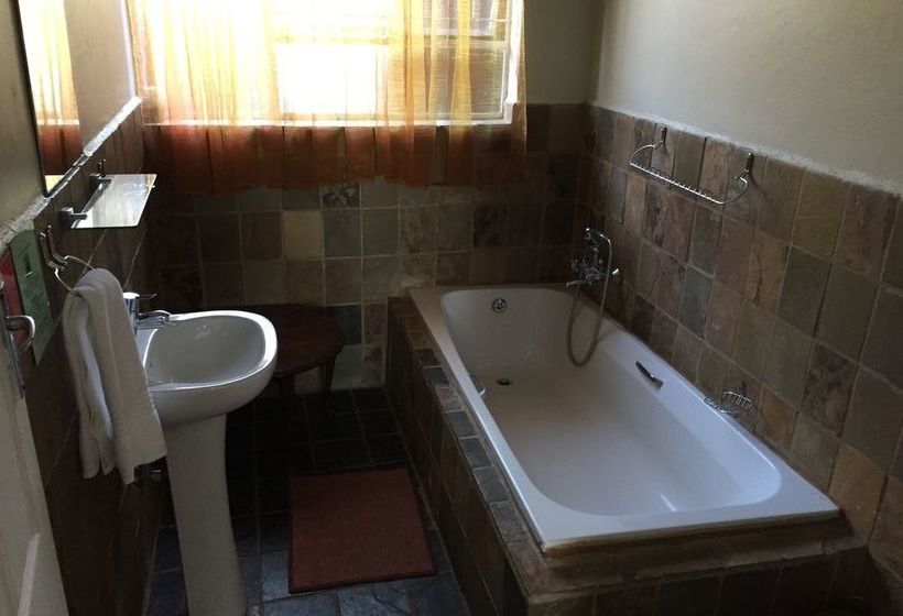 Пансион Travellers Nest Guesthouse