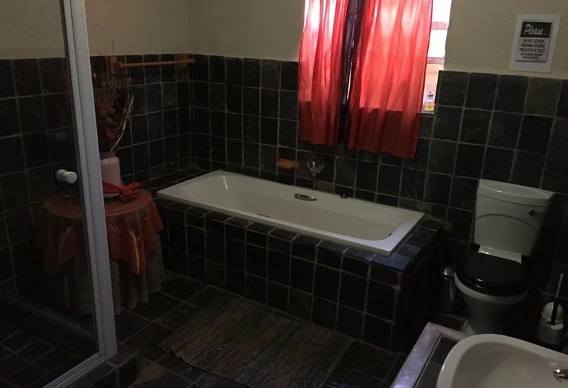 Пансион Travellers Nest Guesthouse