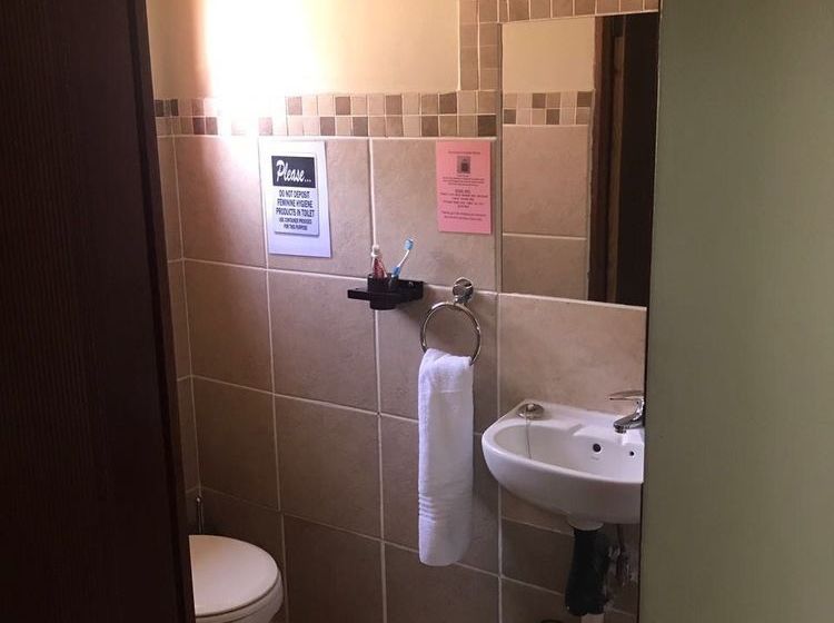 Пансион Travellers Nest Guesthouse