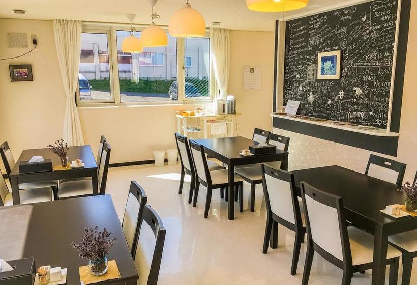 Petit Hotel Melon Furano