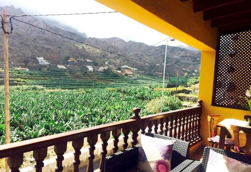 House With Sea And Mountain View In Hermigua
