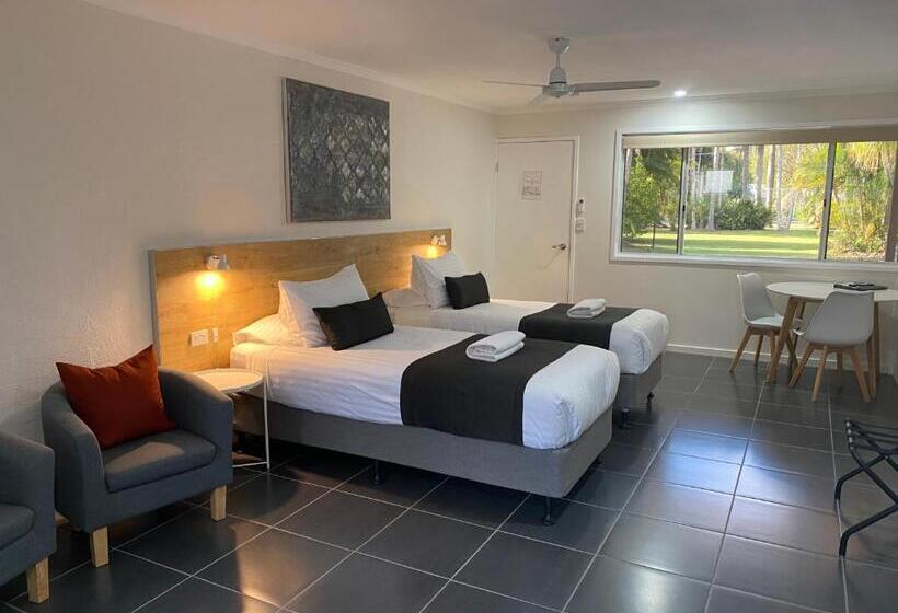 Tin Can Bay Motel
