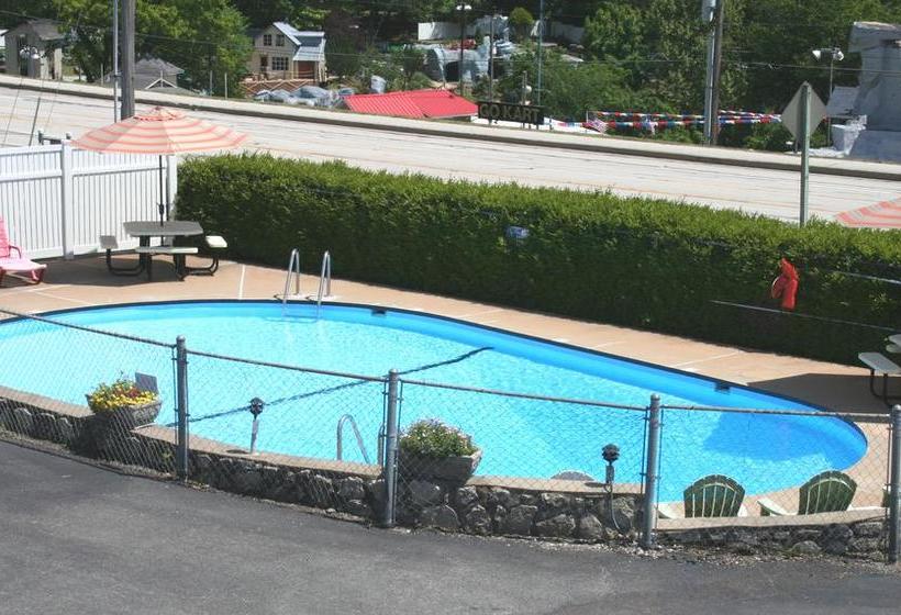 모텔 Lake Lighthouse Inn