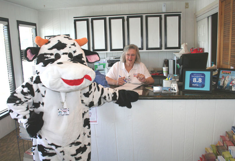 모텔 Lake Lighthouse Inn