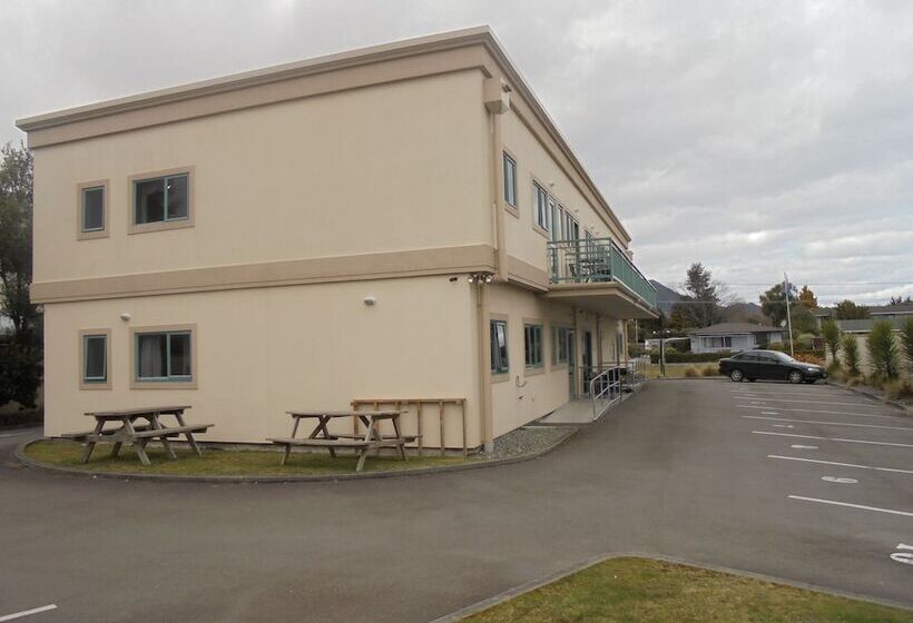 Utopian Motel Taupo   Hostel