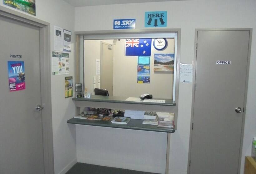 Utopian Motel Taupo   Hostel