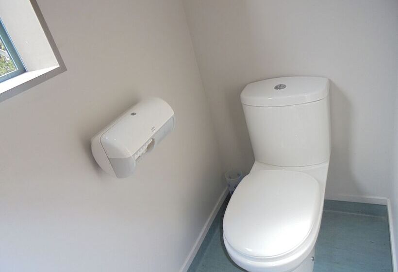 Utopian Motel Taupo   Hostel