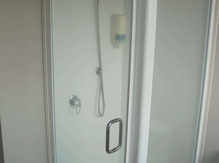 Utopian Motel Taupo   Hostel