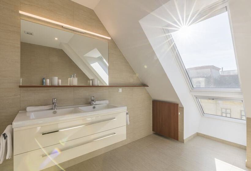 Vienna Grand Apartments City