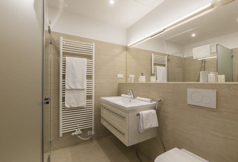 Vienna Grand Apartments City