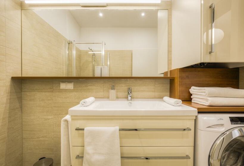 Vienna Grand Apartments City