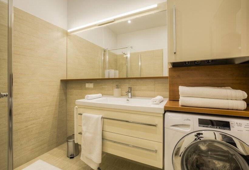 Vienna Grand Apartments City