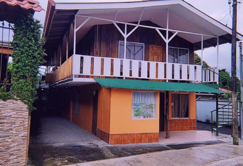 فندق صغير Alpha Arenal Homely