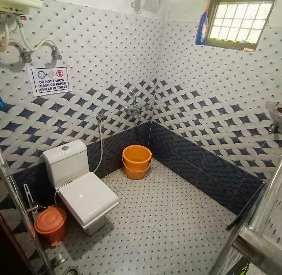 فندق صغير Atharva Satvik Homestay