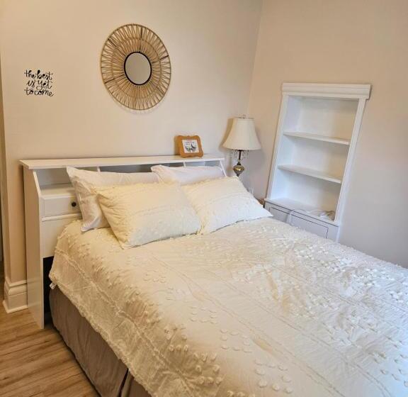 تختخواب و صبحانه Sunflower Guest Suites