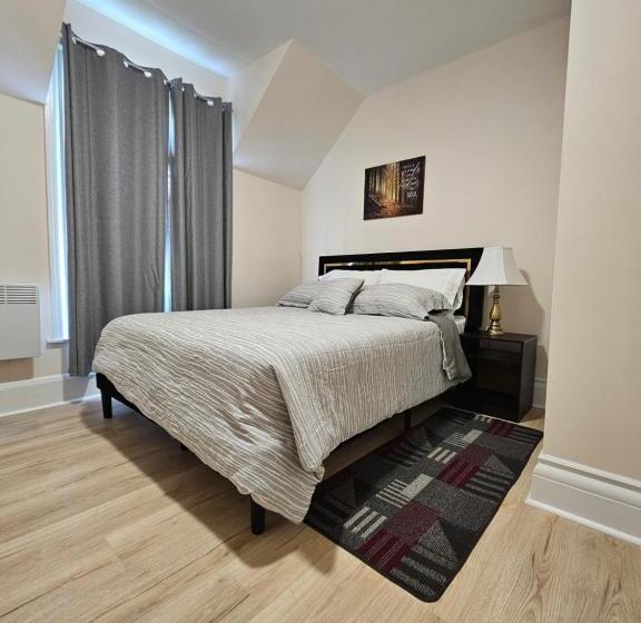 مبيت وإفطار Sunflower Guest Suites