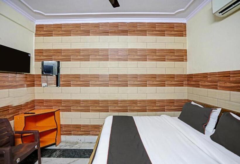 ホテル Collection O Lux