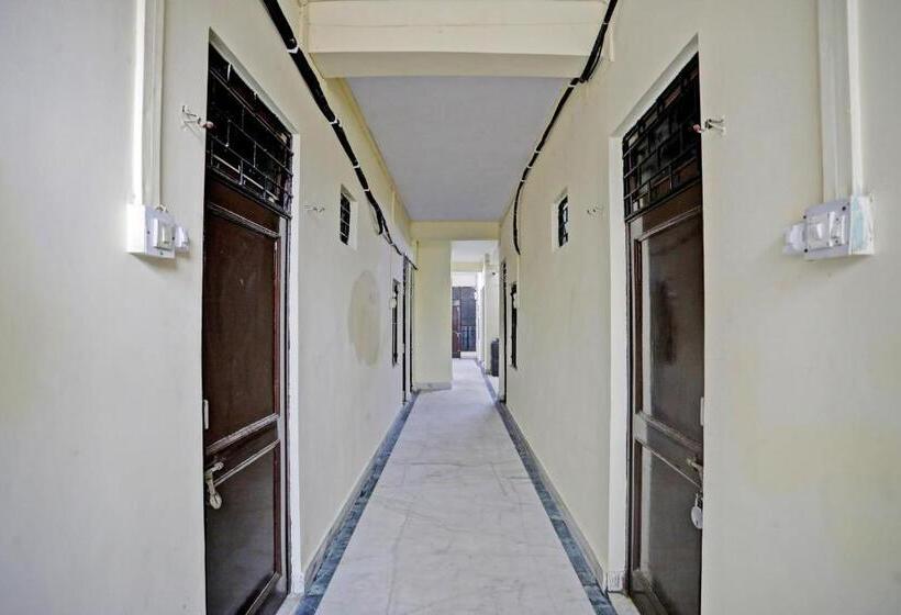 ホテル Collection O Lux