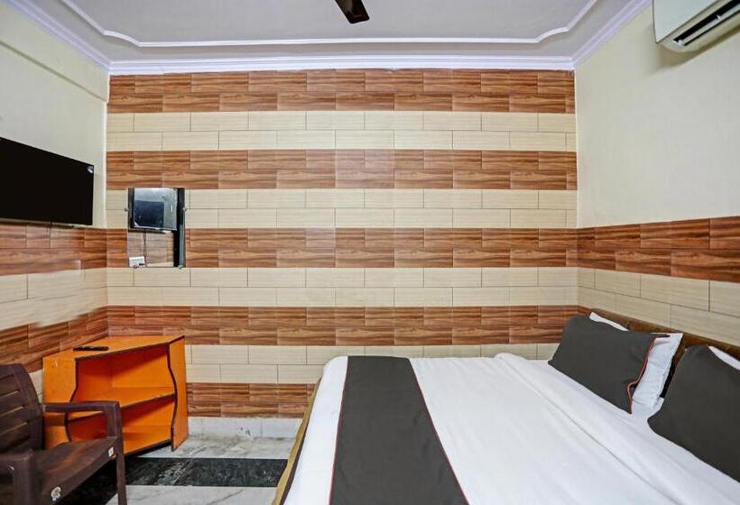 ホテル Collection O Lux