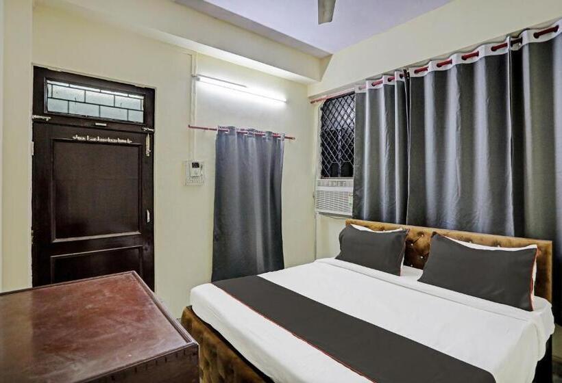 ホテル Collection O Lux