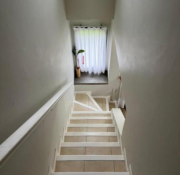 Las Acacias Lasacaciasvaleriacomar