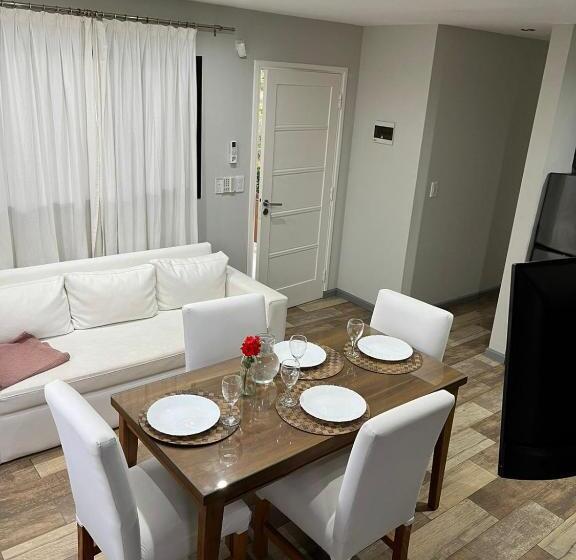 Las Acacias Lasacaciasvaleriacomar