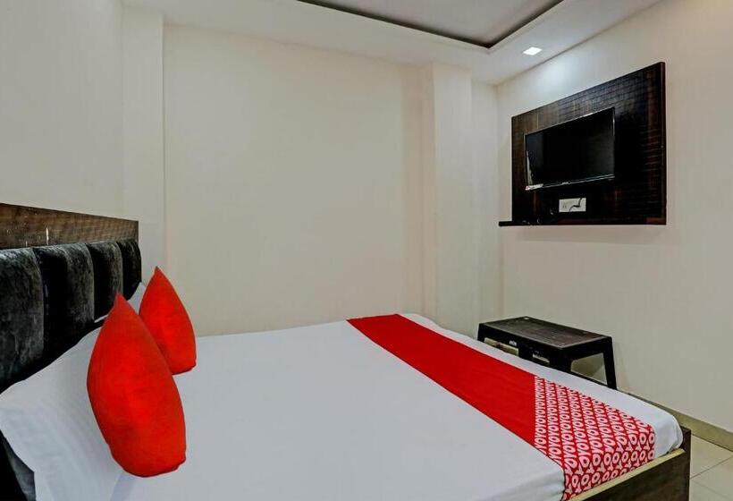 Oyo Flagship 81525b Hotel Avenue