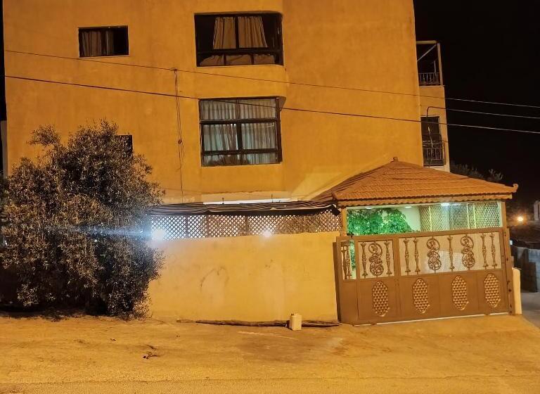 Petra Glamour Hostel