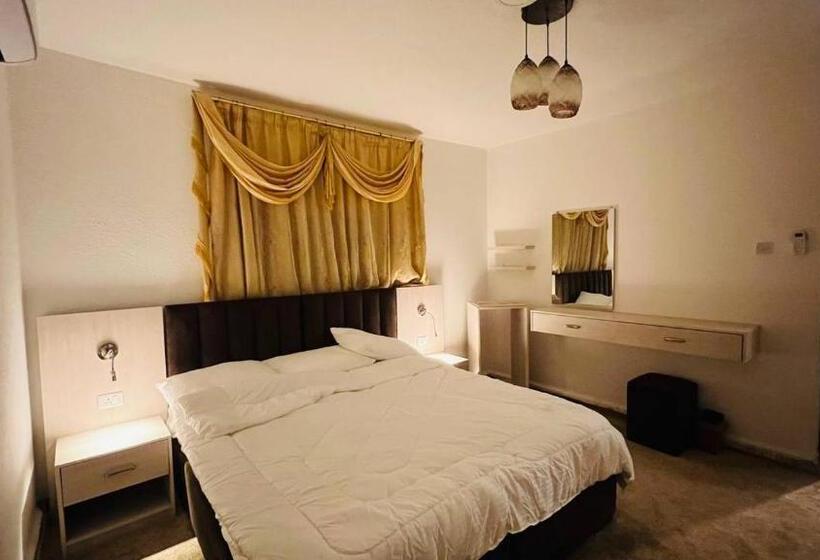 Petra Glamour Hostel