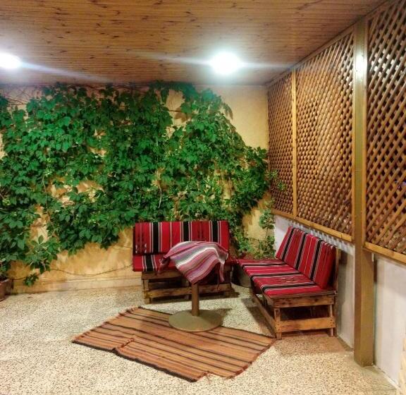 Petra Glamour Hostel