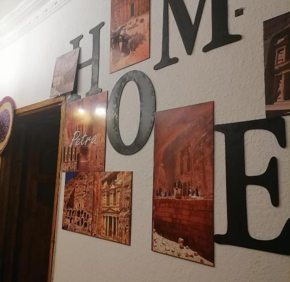 Petra Glamour Hostel