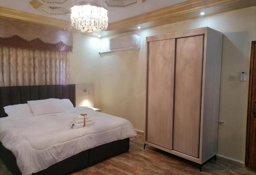 Petra Glamour Hostel