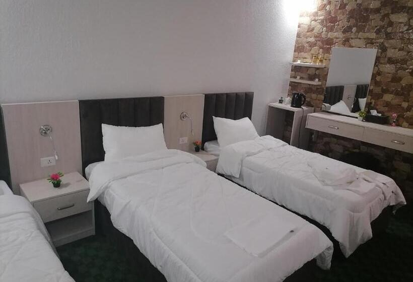 Petra Glamour Hostel