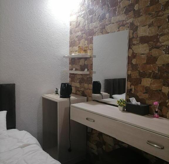 Petra Glamour Hostel