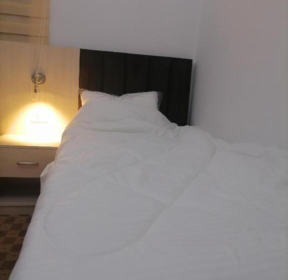 Petra Glamour Hostel