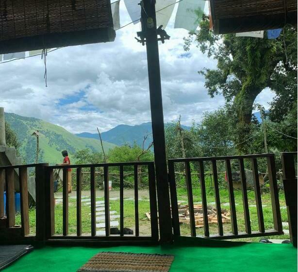 Yellow Bird Hostel & Cafe