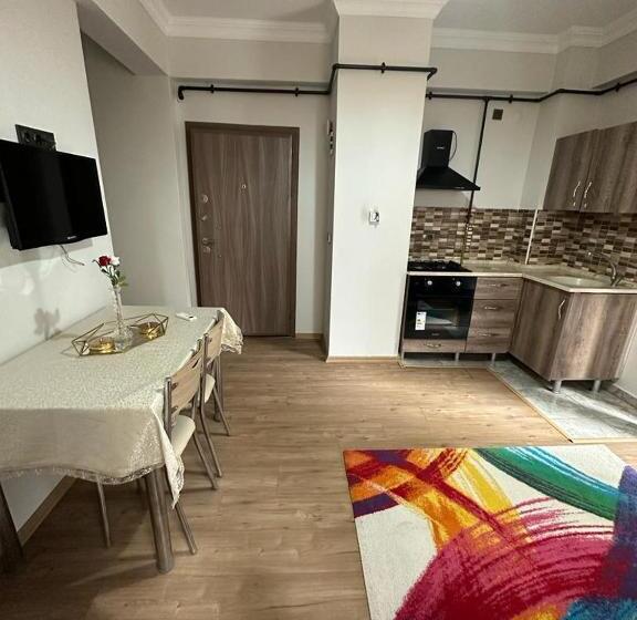 فندق الصقر الذهبي