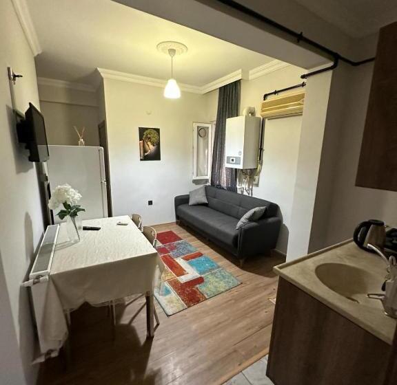 فندق الصقر الذهبي