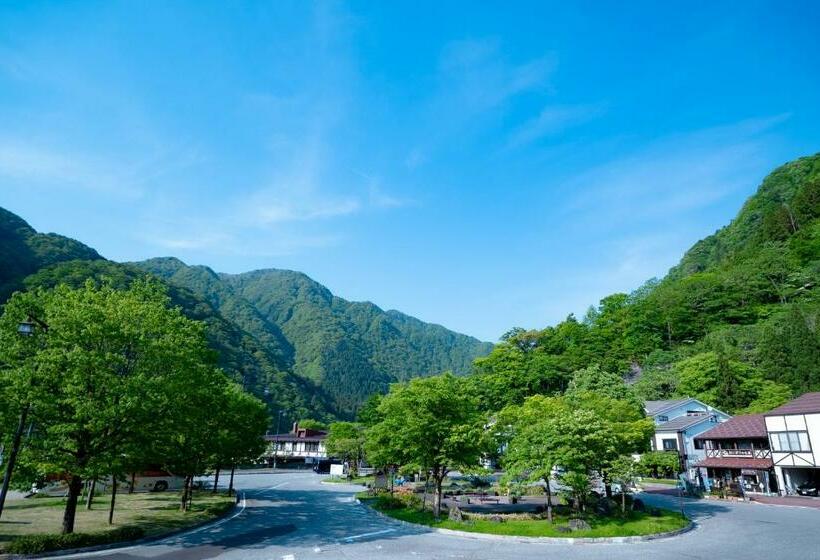 הוסטל Locomotion Coffee And Bed