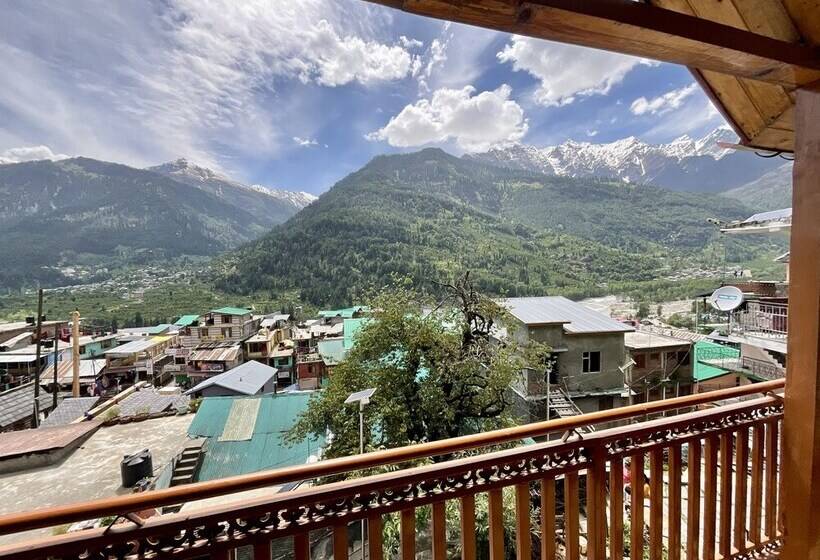 هاستل Vashishth X One Light Stays