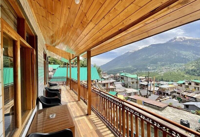 هاستل Vashishth X One Light Stays