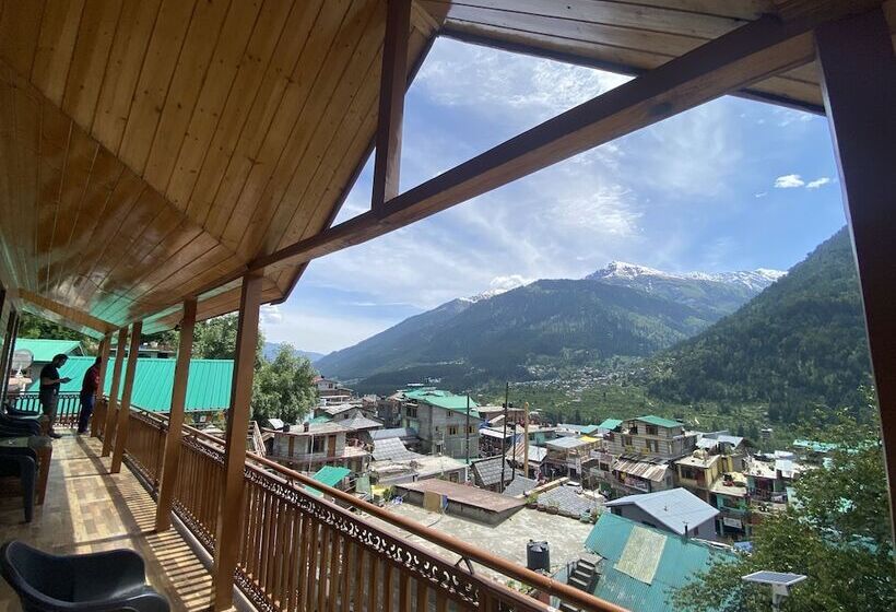 هاستل Vashishth X One Light Stays