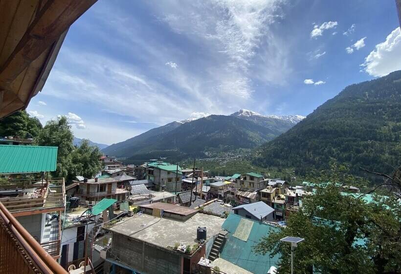 هاستل Vashishth X One Light Stays