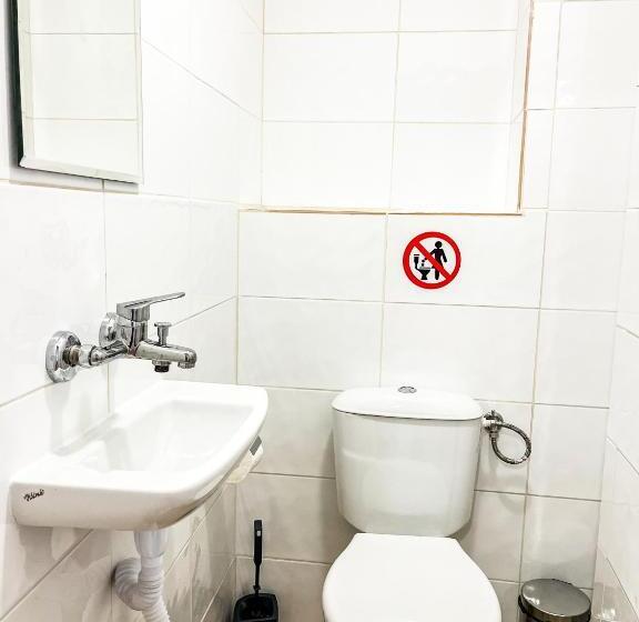 ユースホステル Private Rooms In Silvy S Pretty House