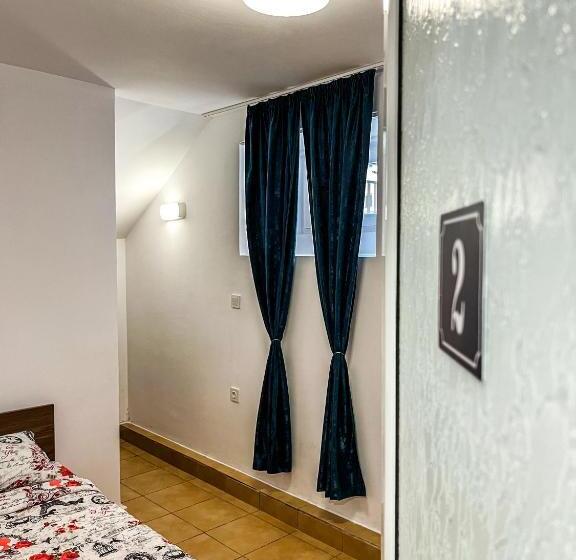 ユースホステル Private Rooms In Silvy S Pretty House