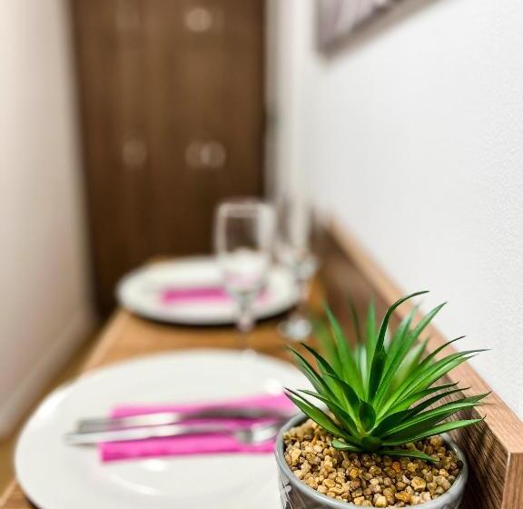 ユースホステル Private Rooms In Silvy S Pretty House