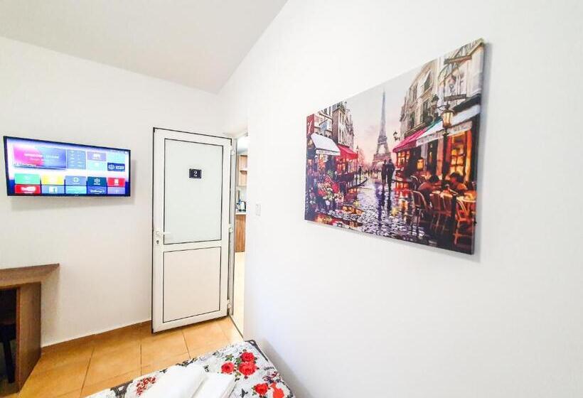 ユースホステル Private Rooms In Silvy S Pretty House