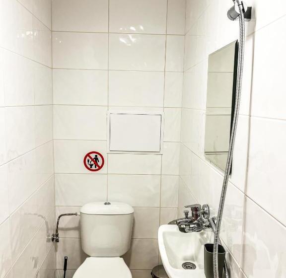 ユースホステル Private Rooms In Silvy S Pretty House