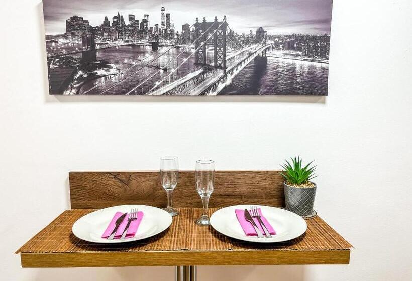 ユースホステル Private Rooms In Silvy S Pretty House